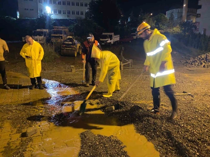 Giresun’da sağanak yağış sonrası ev ve işyerlerini su bastı
