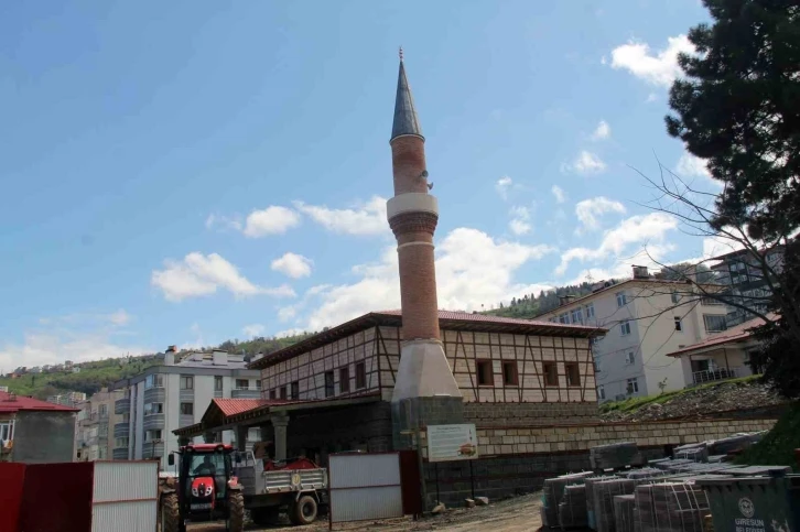 Giresun’da yapımı süren taş cami geleneksel ve yöresel mimarinin izlerini taşıyor
