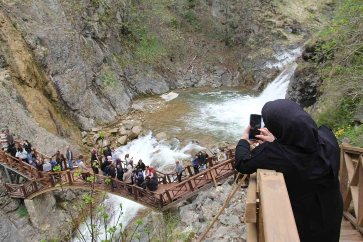 Giresun’un Pamukkalesi’ne ziyaretçi akını
