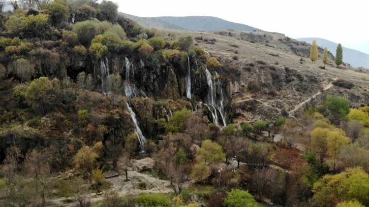 Girlevik Şelalesinde sonbahar güzelliği
