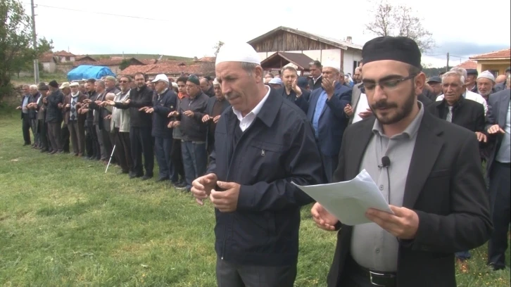 Göcenoluk’ta yağmur duası ve sıla-i rahim etkinliği
