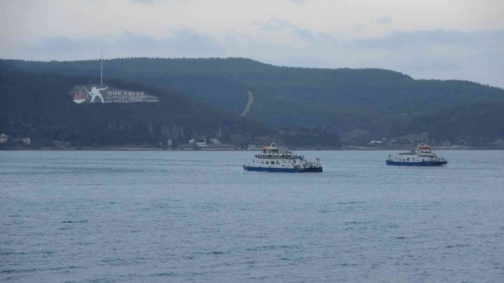 Gökçeada ve Bozcaada feribot seferlerine fırtına engeli
