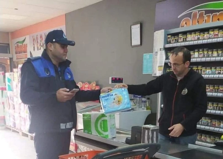 Gönen’de zabıtadan marketlerde denetim
