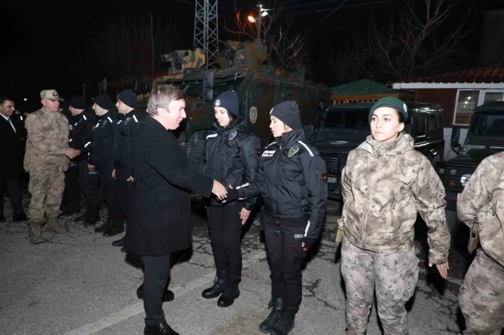 Görevi başındaki güvenlik güçlerine yeni yıl ziyareti
