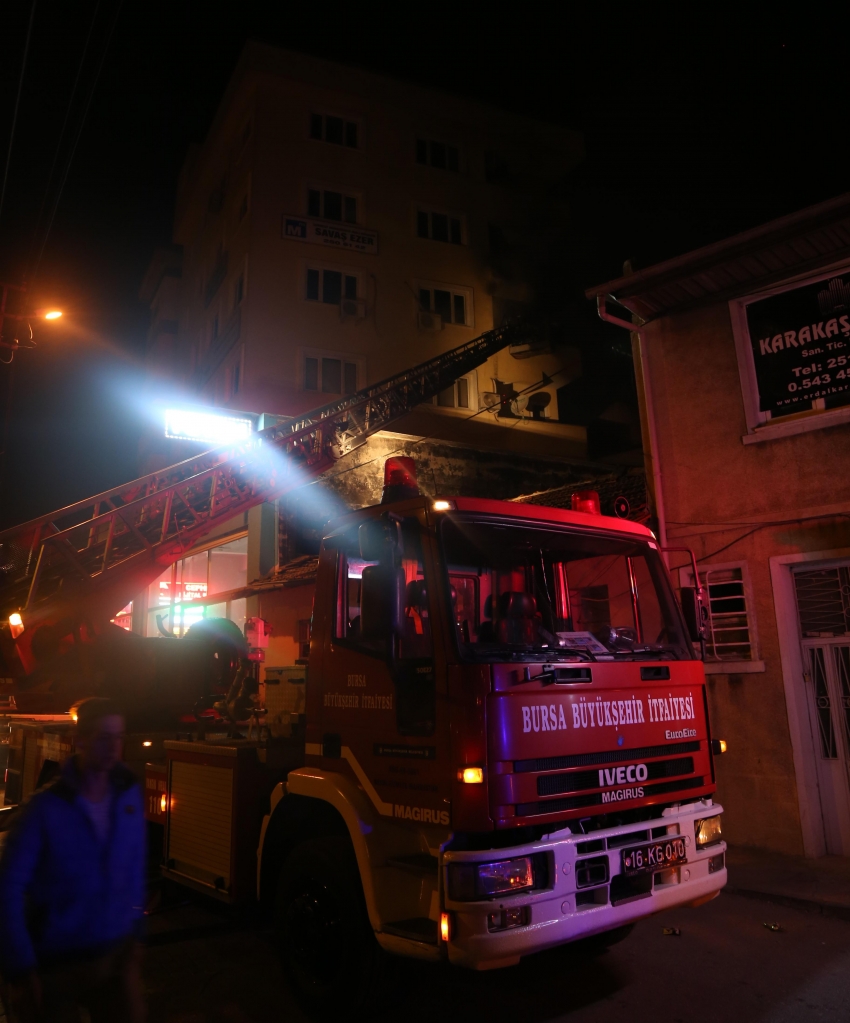 Bursa'da kombi boma gibi patladı