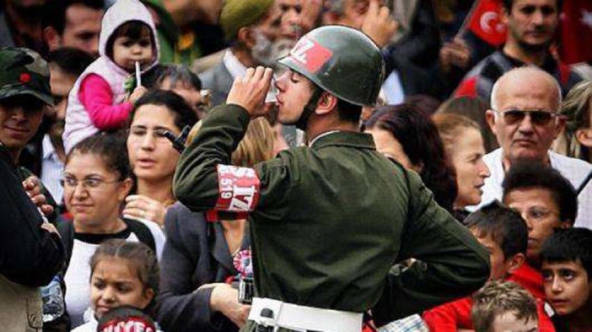 Gülben Ergen'in paylaştığı asker fotoğrafı olay oldu