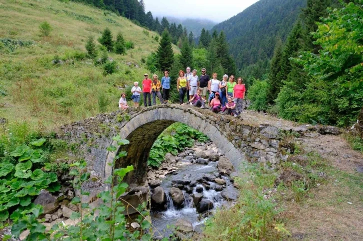 Gümüşhane, İzmirli doğaseverleri büyüledi
