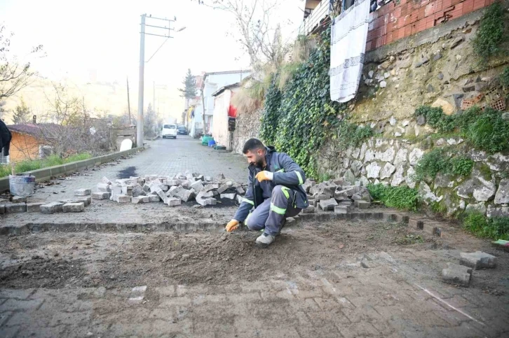 Güneşli havayı fırsat bilen ekiplerin yol mesaisi
