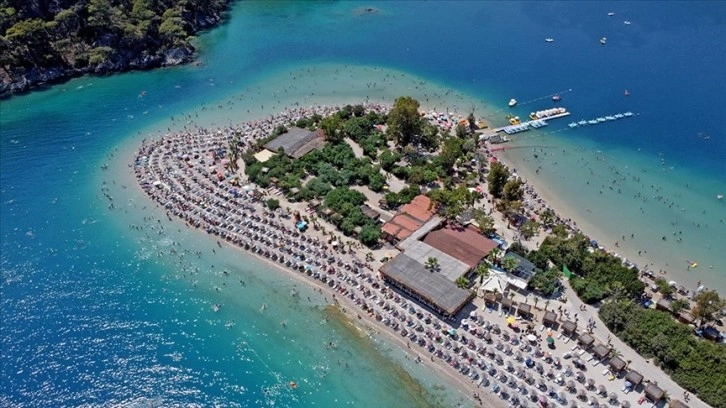 Güney Ege'de turizmciler yerli turistle 