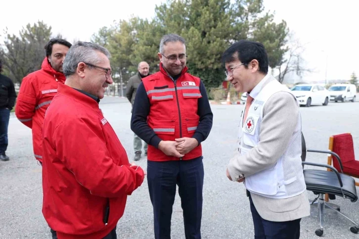 Güney Kore’nin deprem bölgesine yardımları sürüyor
