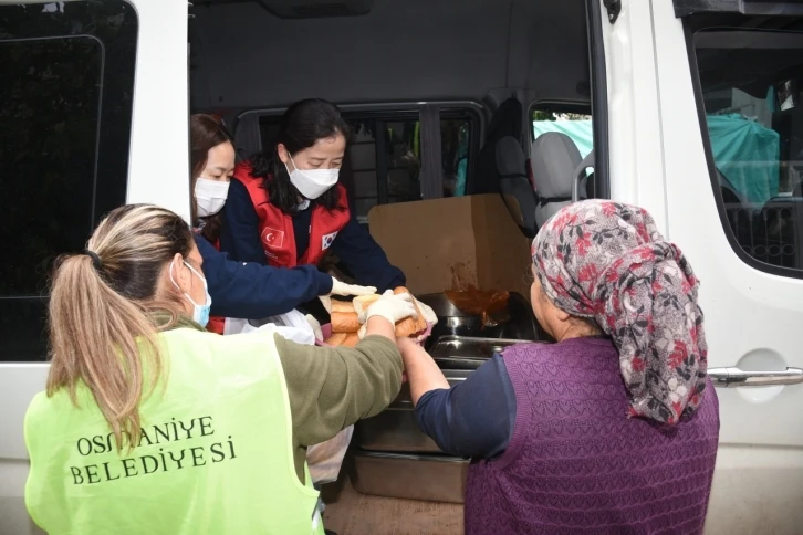 Güney Koreli gönüllüler destek için deprem bölgesi Osmaniye’de
