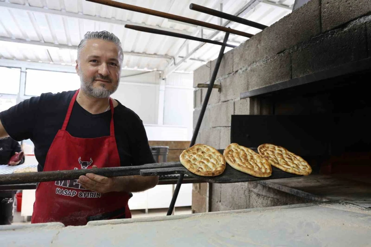 Günlük 2 bin TL yevmiye ile çalıştıracak kalifiye işçi bulamayınca küreği eline alıp fırının başına geçti
