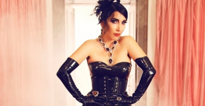 Hande Yener'den muhteşem performans