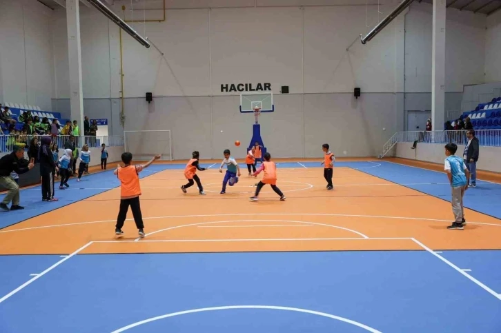 Hacılar Kapalı Spor Salonu ilk etkinliğe ev sahipliği yaptı
