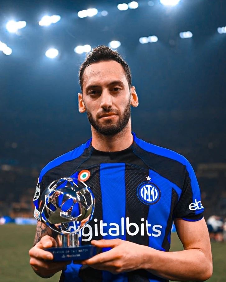 Hakan Çalhanoğlu, ödülünü depremzedelere adadı
