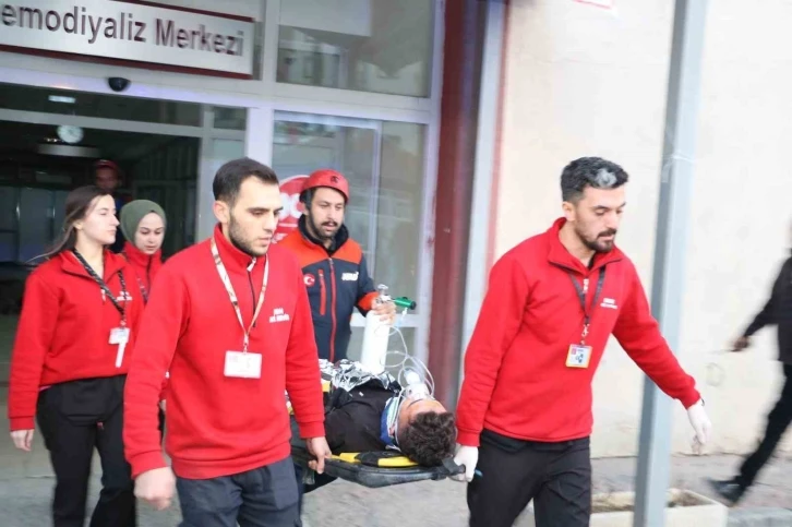 Hakkari’de gerçeği aratmayan yangın ve deprem tatbikatı
