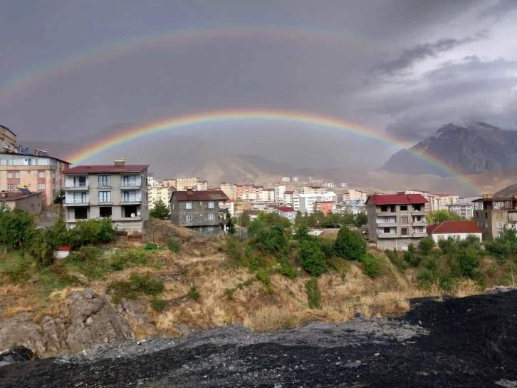 Hakkari’de gökkuşağı güzelliği
