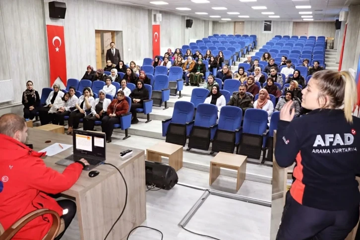 Hakkari’de usta öğreticilere AFAD farkındalık eğitimi
