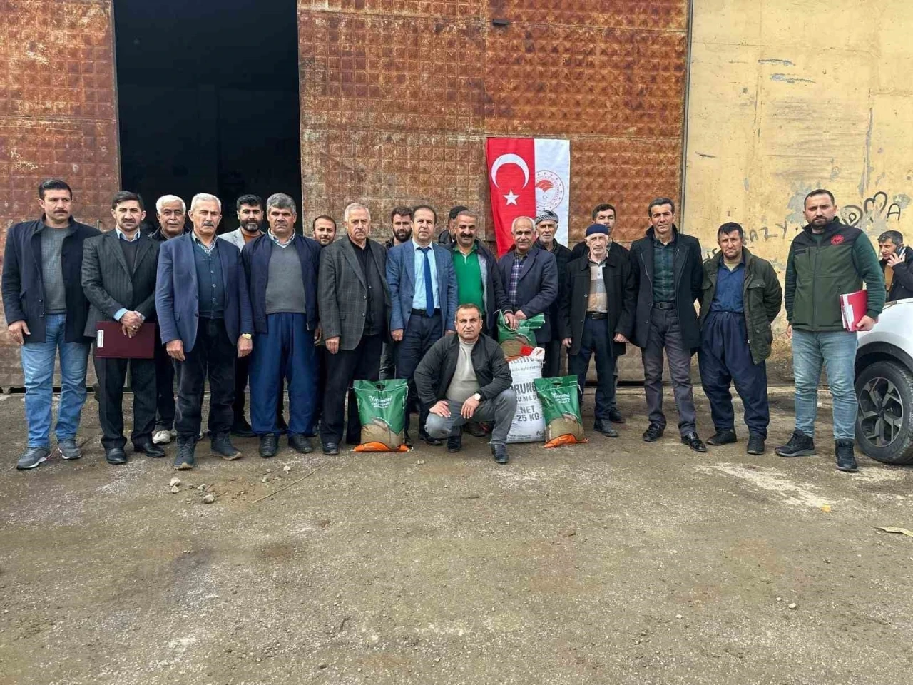 Hakkari’deki çiftçilere tohum desteği yapıldı
