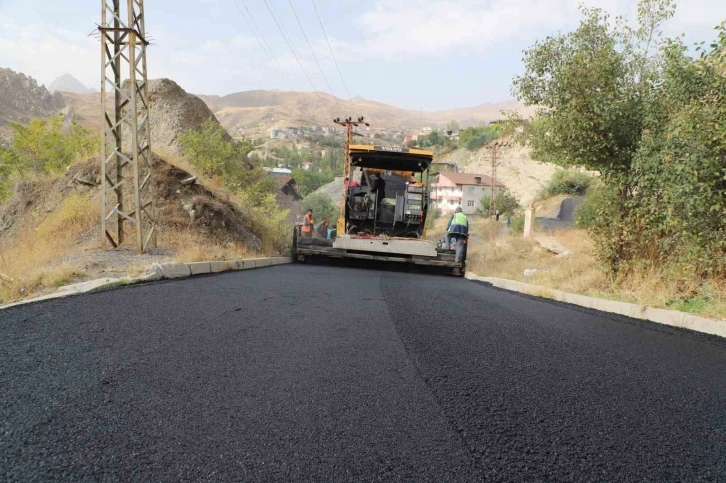 Hakkari modern yollara kavuşuyor
