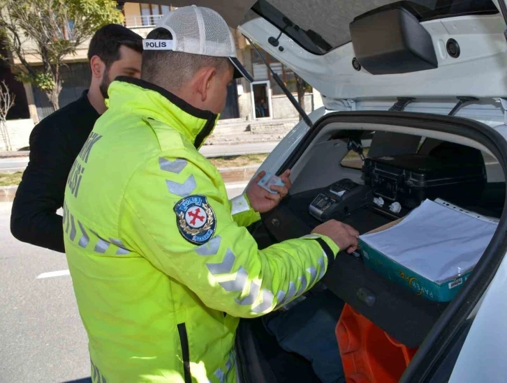 Hakkari polisinden trafik denetimi
