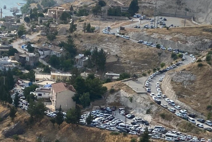 Halfeti’deki bayram yoğunluğu Bodrum’u aratmıyor
