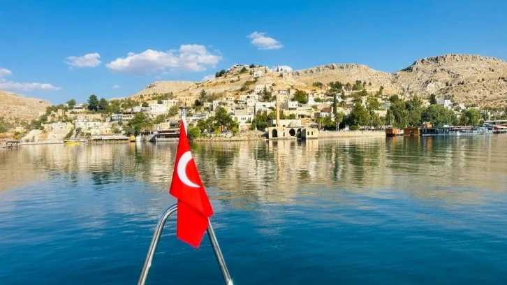 Halfeti’nin görüntüsünü bozan otel yıkıldı
