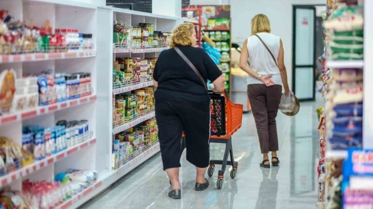 Halk Market ve Halk Giyim Seferihisarlıların yüzünü güldürdü
