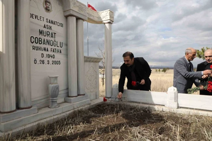 Halk Ozanı Çobanoğlu mezarı başında anıldı
