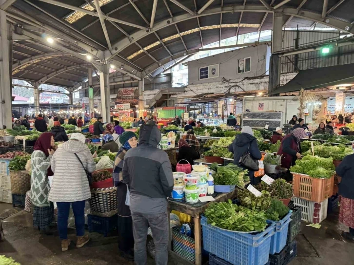 Halk pazarına yoğun ilgi
