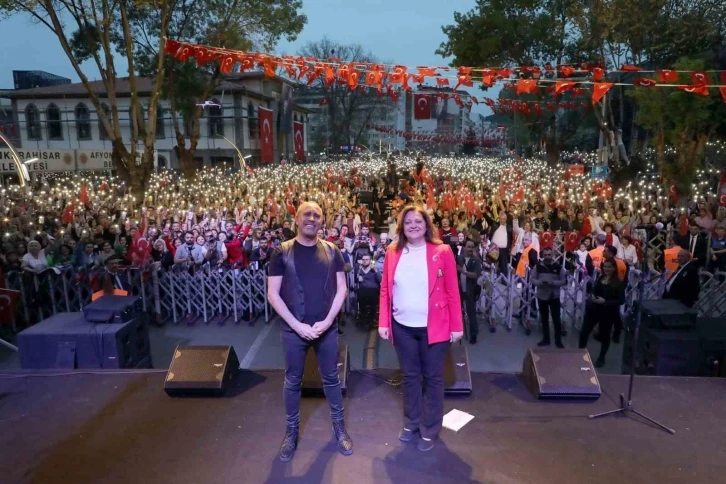 Haluk Levent bayramda Afyonkarahisar’ı coşturdu
