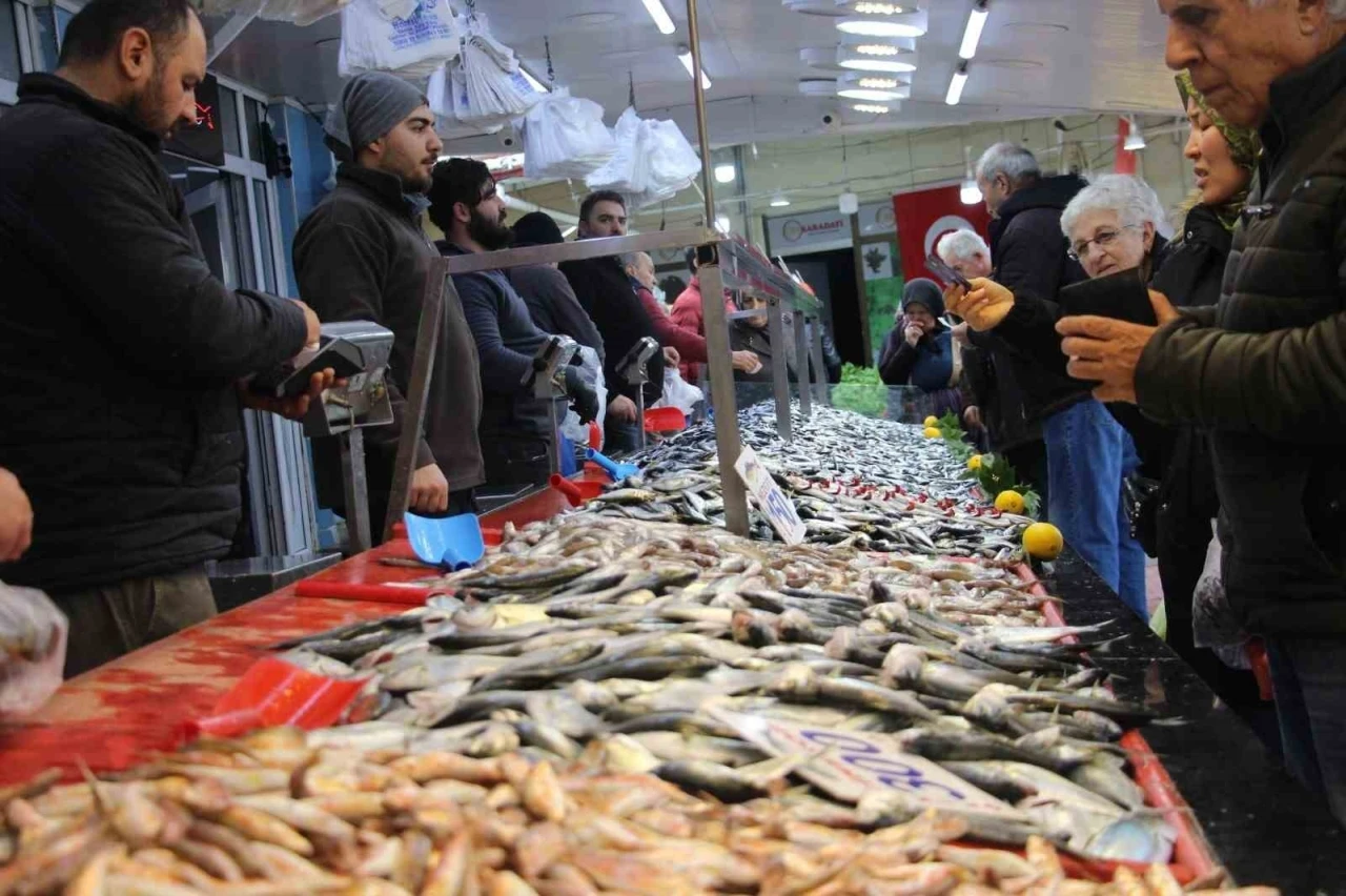 Hamsi bir haftada 50 lira birden düştü: Rağbet arttı
