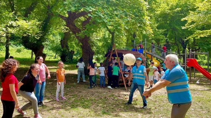 Hasankadı belde mesire alanında minik öğrenciler gönüllerince eğlendi
