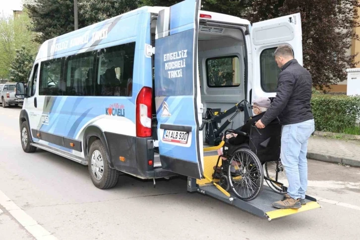 Hasta nakil ambulansları ve engelsiz taksi, bayramda da görev başında
