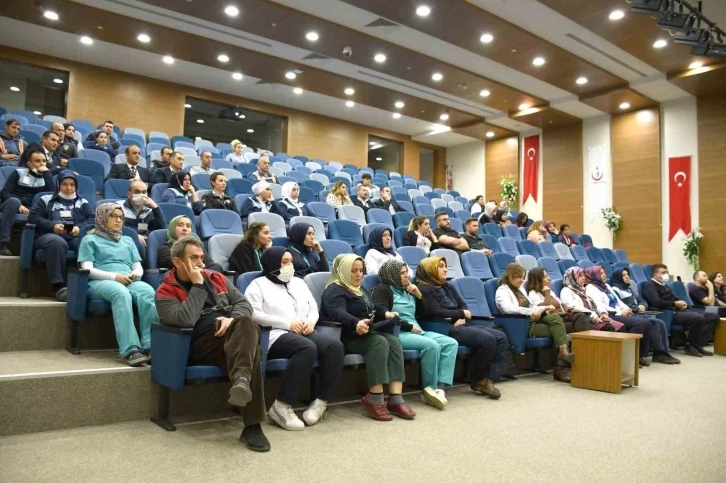 Hastane çalışanlarına deprem ve afet bilinci eğitimi verildi
