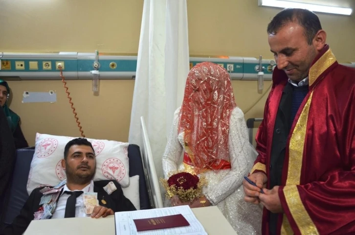 Hastane odasında nikah
