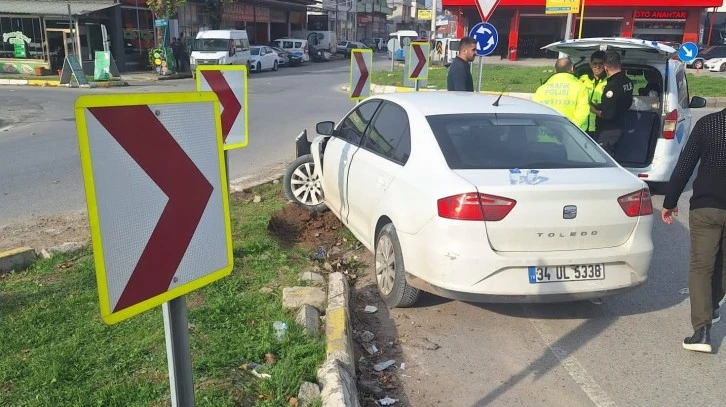 Hastaneye götürdüğü amcası otomobilde fenalaşınca kaza yaptı: 1 ölü, 2 yaralı