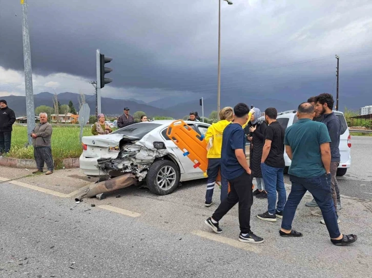 Hatay’da 3 aracın karıştığı kazada 7 kişi yaralandı
