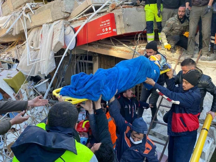 Hatay’da 84 saat sonra enkazdan sevindirici haber: "Hoş geldin Kerem"
