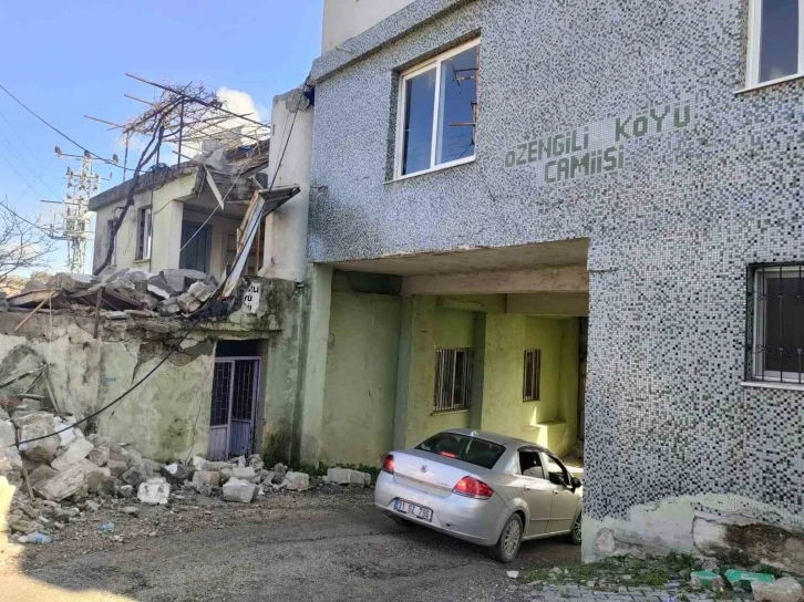 Hatay’da arazi yetersizliği camiyi Karadeniz usulü büyüttü
