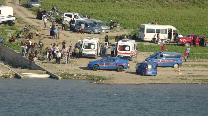 Hatay’da baraj gölünde 2 çocuk kayboldu
