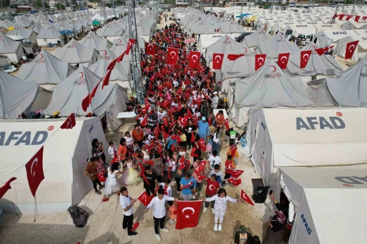 Hatay’da çadır kent kırmızı beyaza büründü
