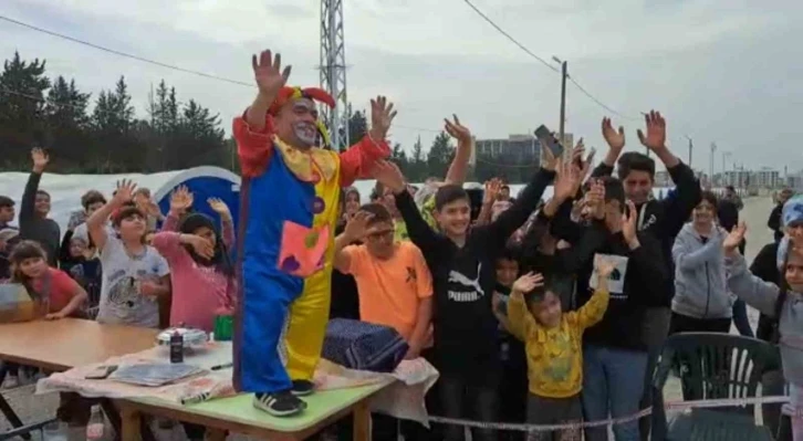 Hatay’da depremzede çocuklar animasyon gösterileri ile moral buldu
