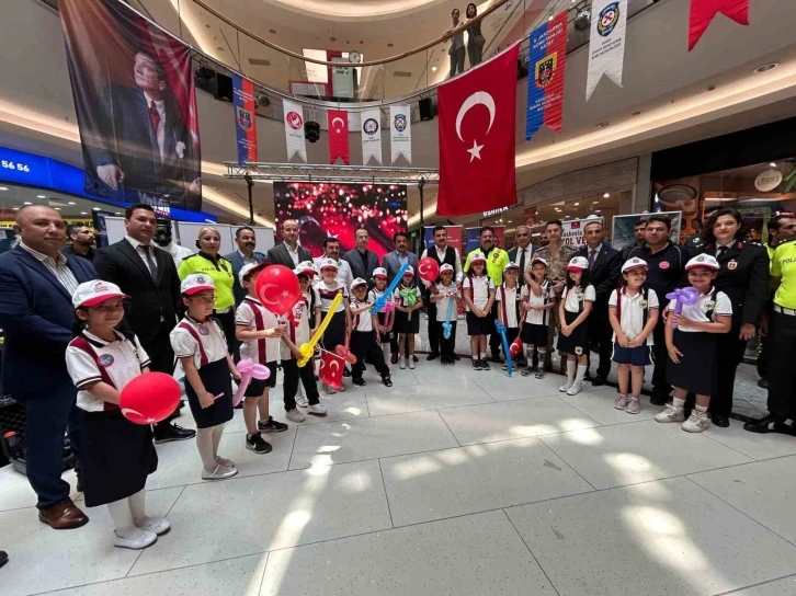 Hatay’da Karayolu Güvenliği ve Trafik Haftası dolayısıyla vatandaşlara trafik eğitimi verildi
