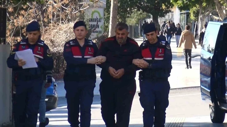 Hatay’da yıkılan Kule Apartmanı’nın müteahhidi, Antalya’da depremzedelerin kaldığı otelde yakalandı
