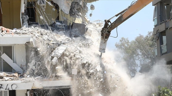 Hatay'da bina yıkım ve enkaz kaldırma çalışmaları 82 mahallede yapılacak