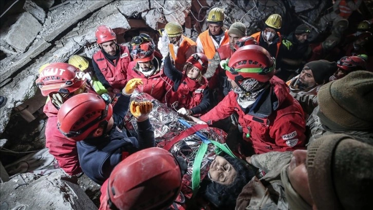 Hatay'da bir kadın enkazdan 116 saat sonra kurtarıldı