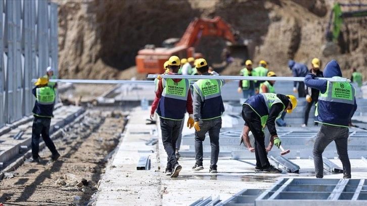 Hatay'da Defne Devlet Hastanesi inşaatı yükseliyor