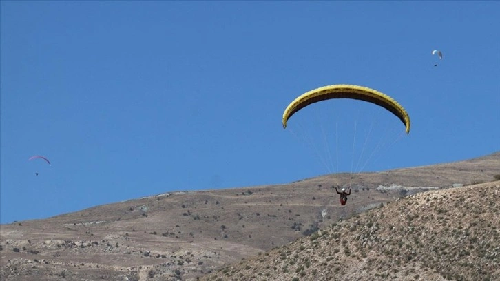 Hava sporları gençlere meslek edinme imkanı da sunuyor