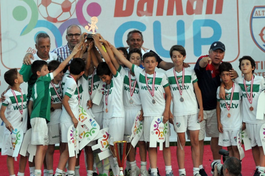 CIFP'den Bursaspor U-11'e ödül